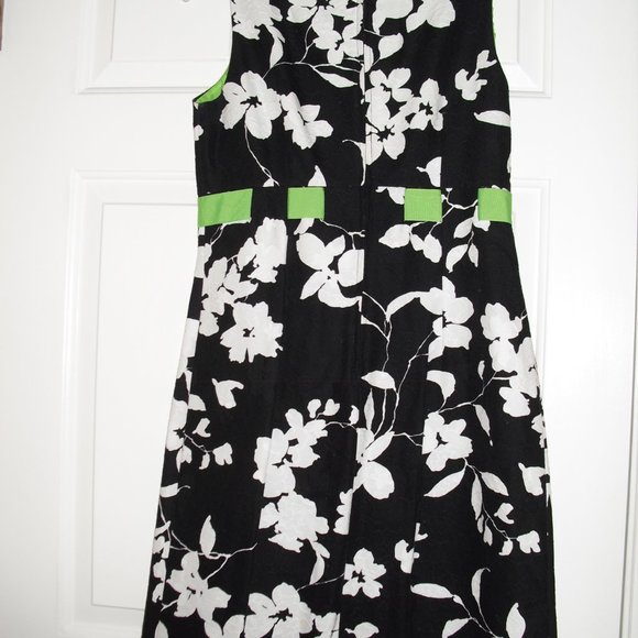 K Petites Black and White Floral Dress with Green Ribbon "Belt" - Size 10P - Picture 2 of 2